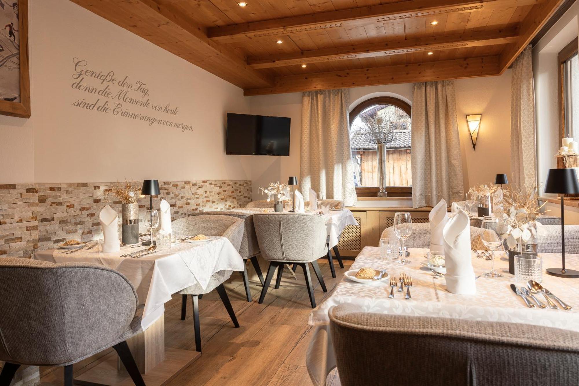 Hotel Alphof Stubaital Fulpmes Exterior photo